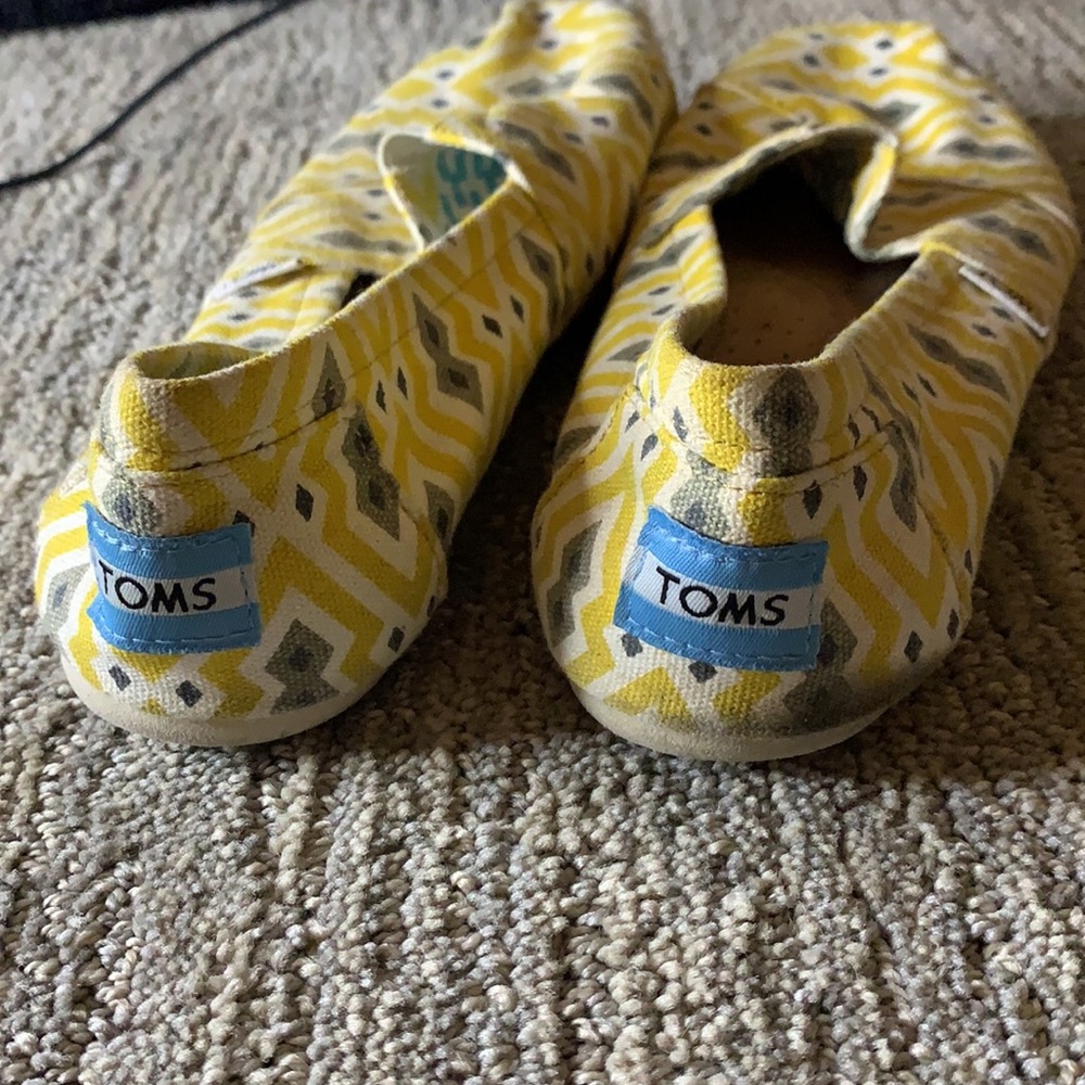 Toms Shoes - Picture 3 of 5